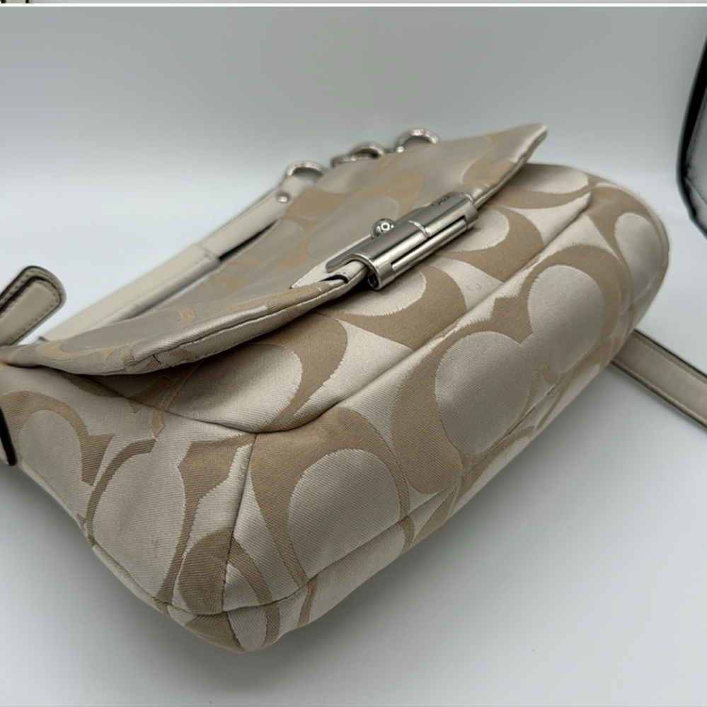 Coach Cream Shoulder Bag - Picture 5 of 12